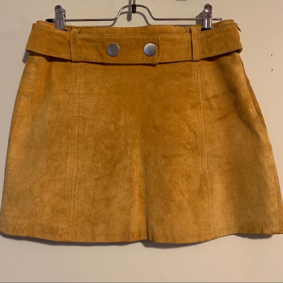 Zara 100% Suede Mini Skirt in Mustard Color - Picture 4 of 11